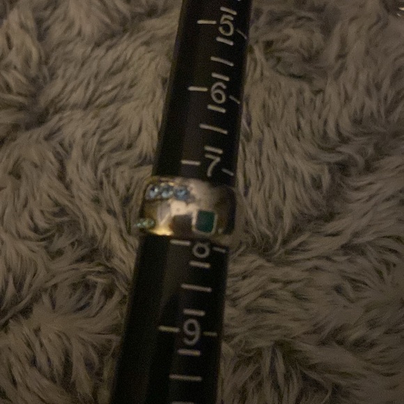 Silver tone band ring with green enamel and blue stones size 7.5/8 - Picture 7 of 14
